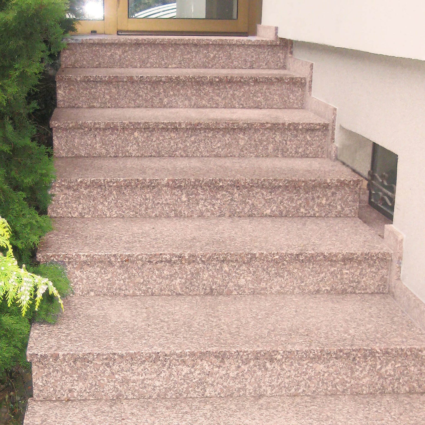 Marche habillage d'escalier en Granite ROSA DORA