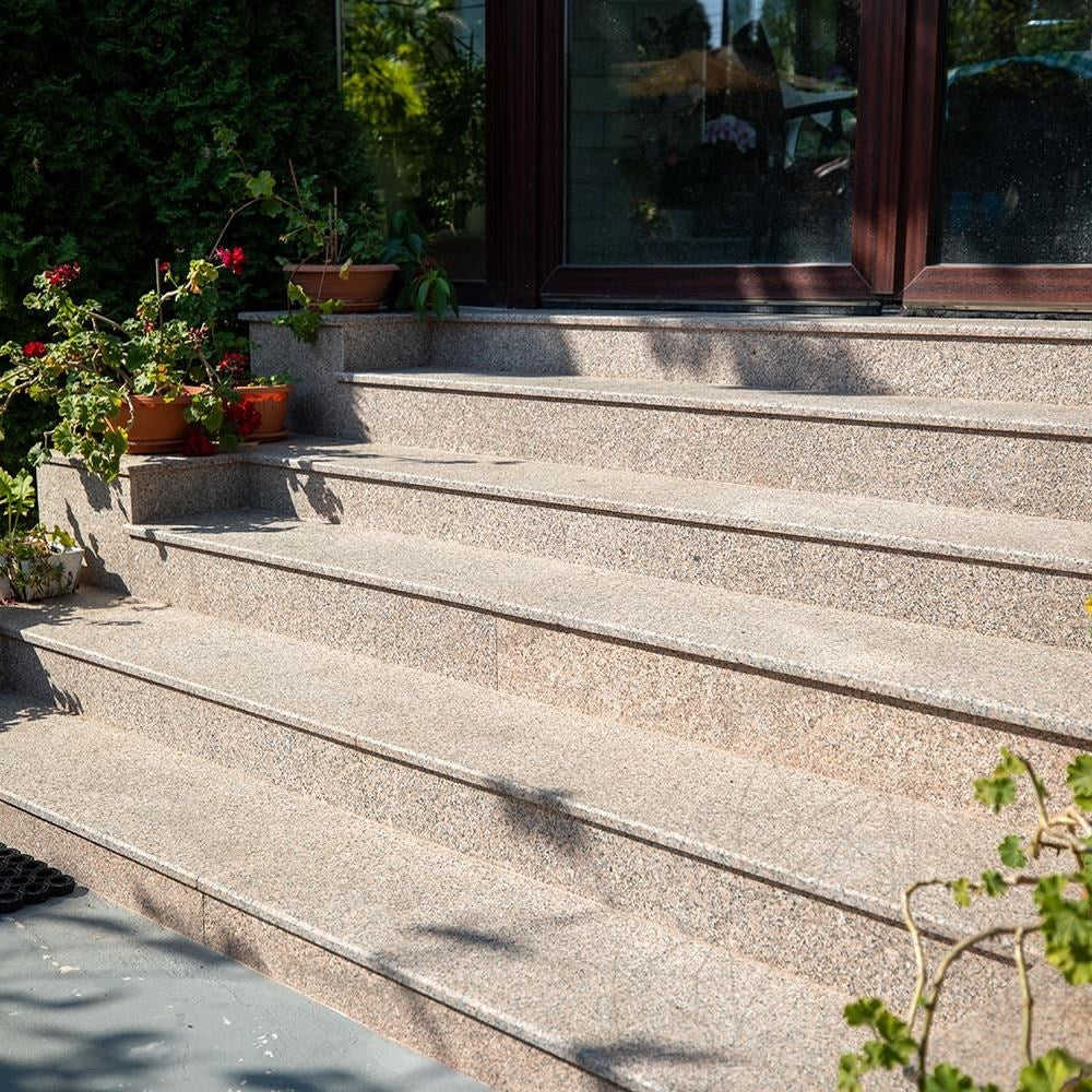 Marche habillage d'escalier en Granite ROSA DORA