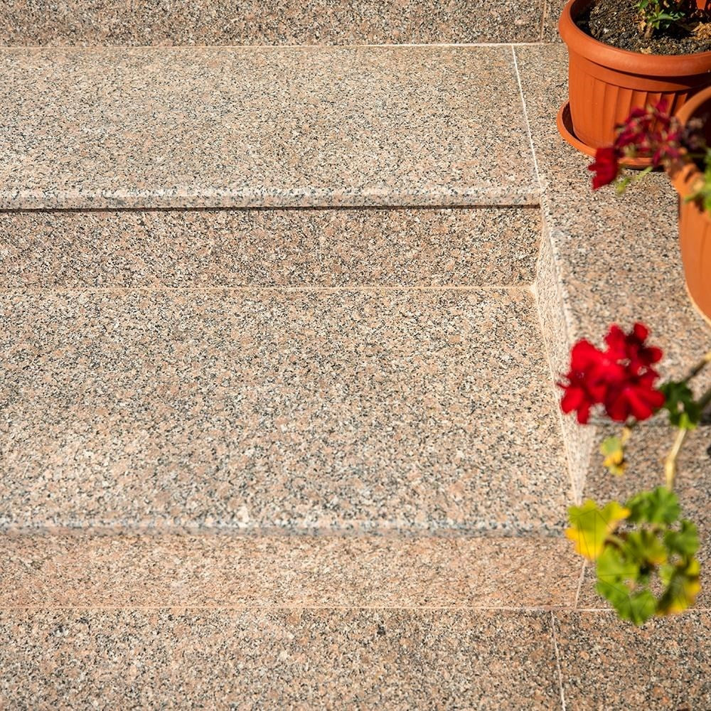 Marche habillage d'escalier en Granite ROSA DORA