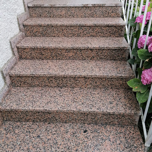 Marche habillage d'escalier en Granite ROSE PORINO