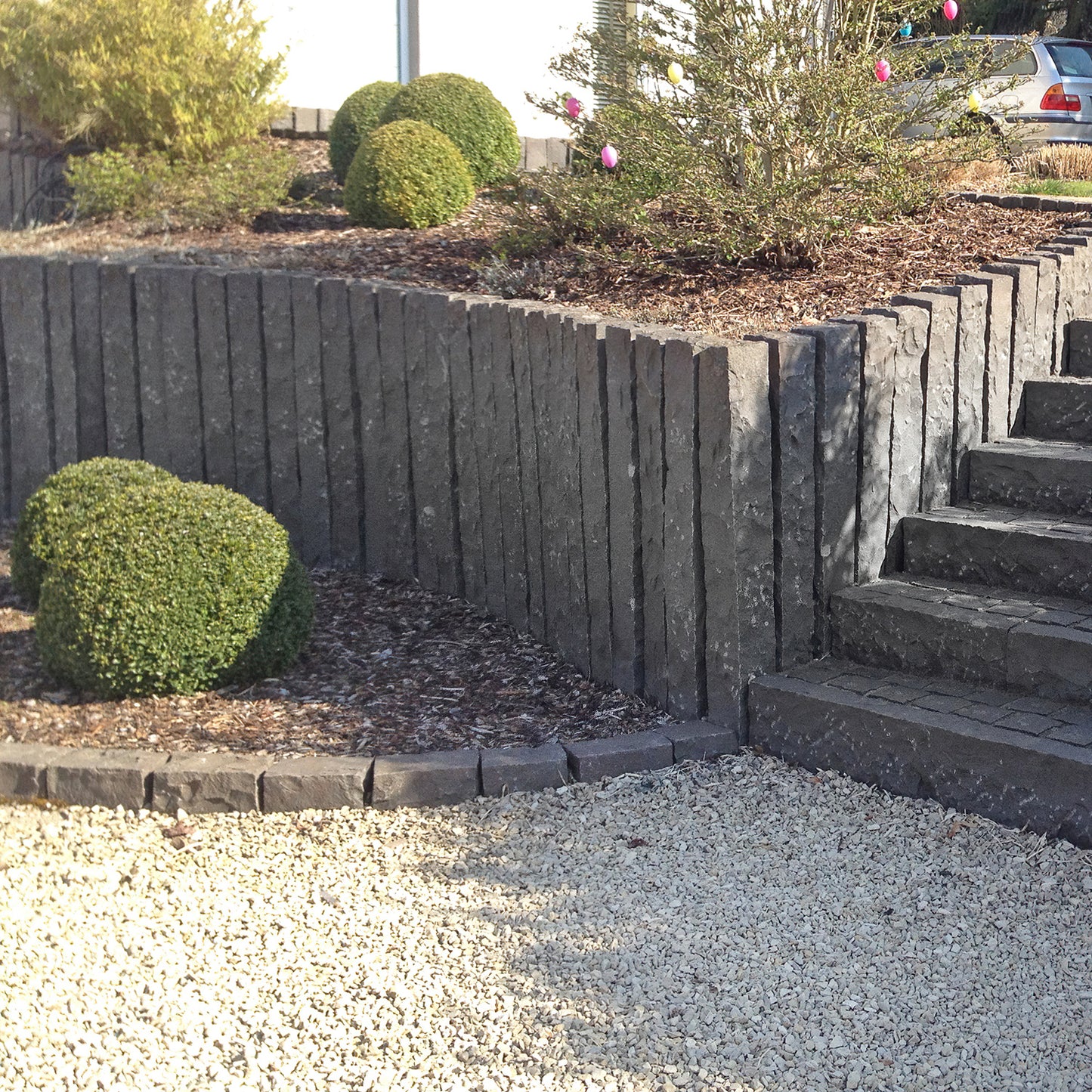 Palisade aus explodiertem SUPER BLACK BASALT