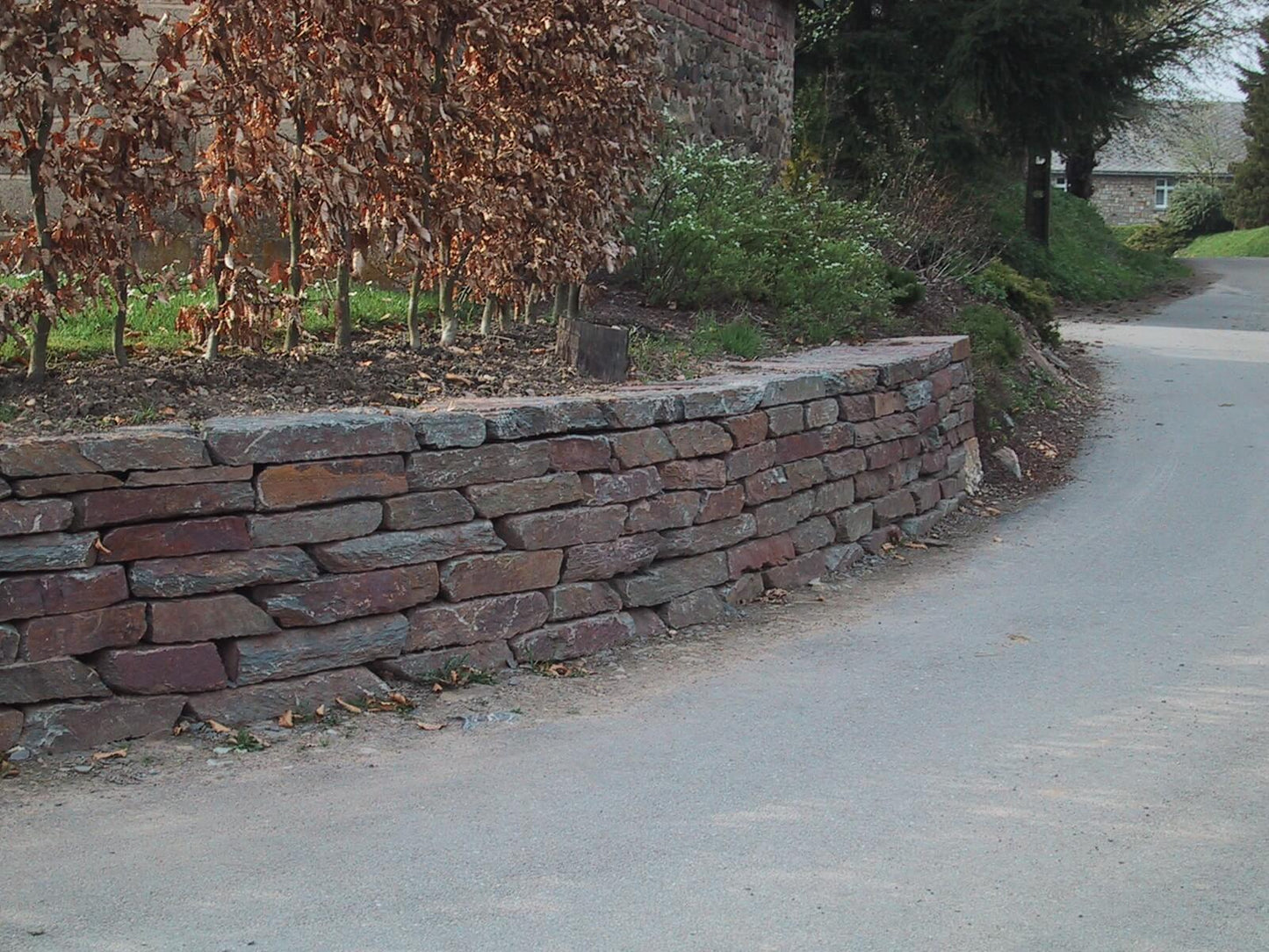 Bauschutt für Trockenmauern in SCHISTE COLOR DES ARDENNES