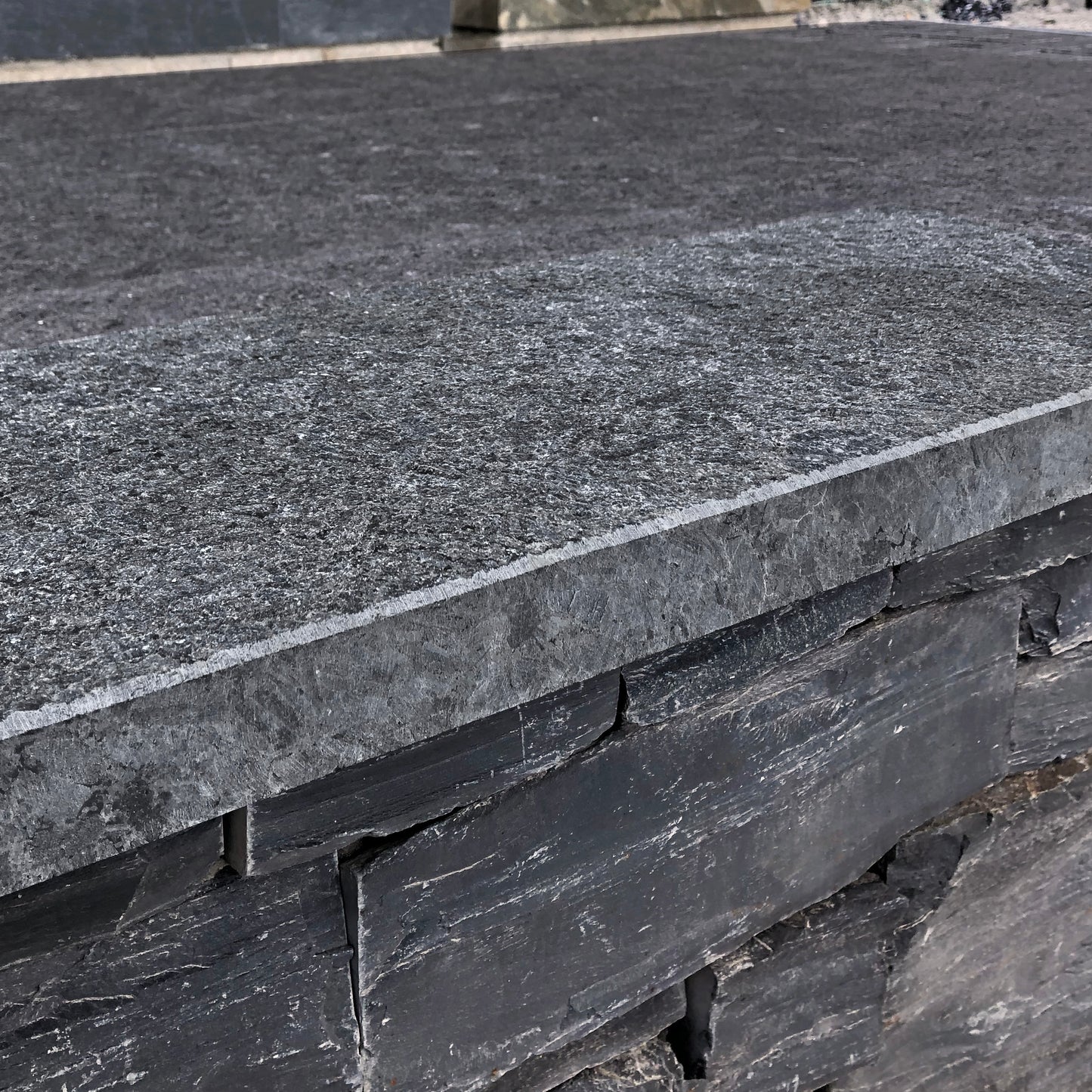 Wandverkleidung aus Granit JADE BLACK